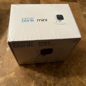 Blink Mini – Compact indoor plug-in smart security camera